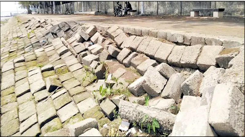 বরিশাল শহর রক্ষা বাঁধে ধস বরিশাল শহর রক্ষা বাঁধে ধস