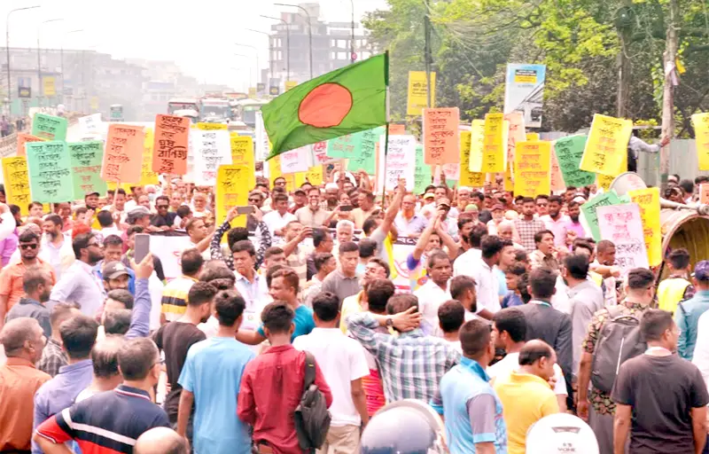 নগর ভবন ঘেরাও কর্মসূচিতে হামলা নগর ভবন ঘেরাও কর্মসূচিতে হামলা