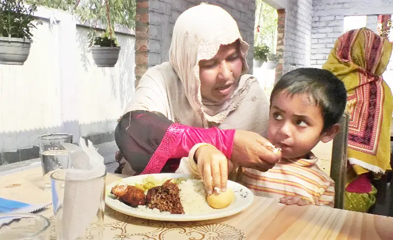 কুড়িগ্রামে চালু হলো এক টাকার রেস্টুরেন্ট কুড়িগ্রামে চালু হলো এক টাকার রেস্টুরেন্ট