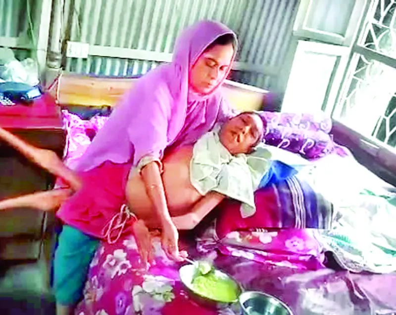 অসুস্থ সন্তানের শুশ্রূষায় অসুস্থ সন্তানের শুশ্রূষায়