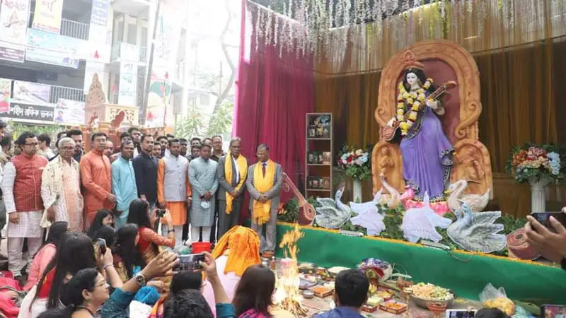 বর্ণাঢ্য আয়োজনে জবিতে সরস্বতী পূজা উদযাপন বর্ণাঢ্য আয়োজনে জবিতে সরস্বতী পূজা উদযাপন