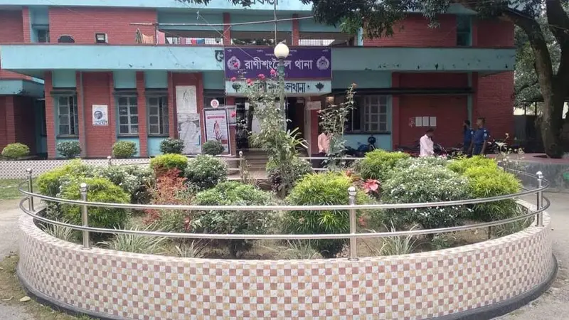 ‘নির্দোষ’ বলে ধর্ষণচেষ্টার আসামিকে ছেড়ে দিলেন ওসি! ‘নির্দোষ’ বলে ধর্ষণচেষ্টার আসামিকে ছেড়ে দিলেন ওসি!