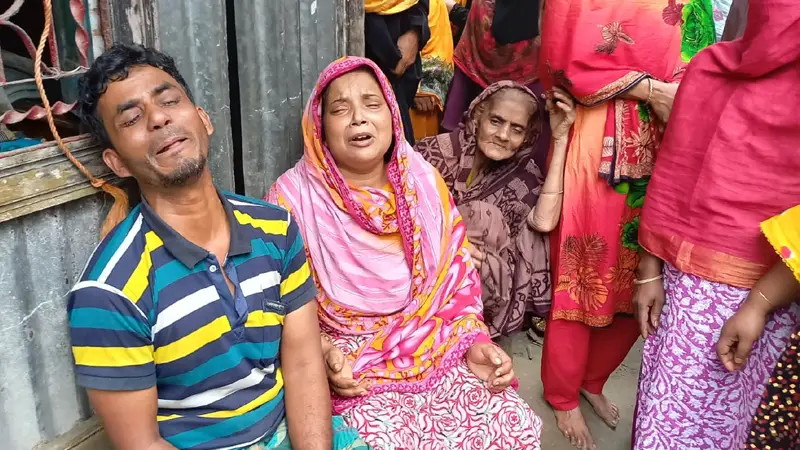 শেষ বারের মতো সন্তানের মরদেহ দেখতে চান তুষারের বাবা-মা শেষ বারের মতো সন্তানের মরদেহ দেখতে চান তুষারের বাবা-মা