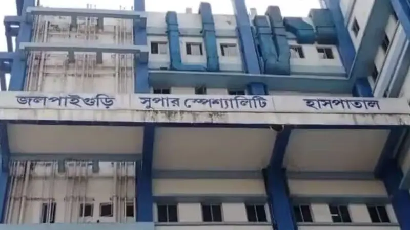 স্কুলে ছাত্রের কান ফাটিয়ে দিল নেশাগ্রস্থ শিক্ষক স্কুলে ছাত্রের কান ফাটিয়ে দিল নেশাগ্রস্থ শিক্ষক