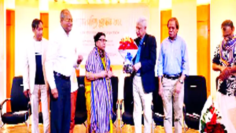 এই নগরীর সাহিত্যবাসর এই নগরীর সাহিত্যবাসর