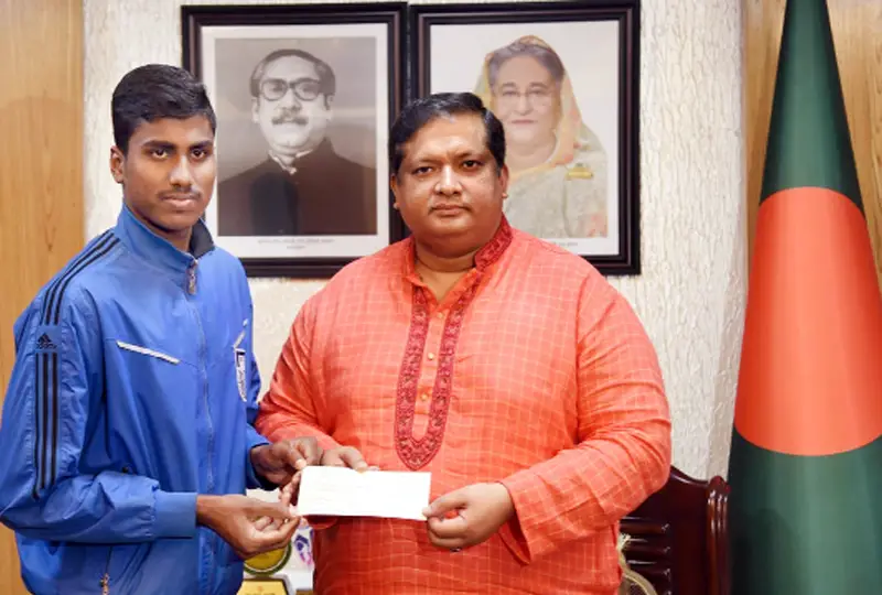 অবশেষে ব্রাজিলে যাচ্ছেন ফুটবলার নাজমুল অবশেষে ব্রাজিলে যাচ্ছেন ফুটবলার নাজমুল