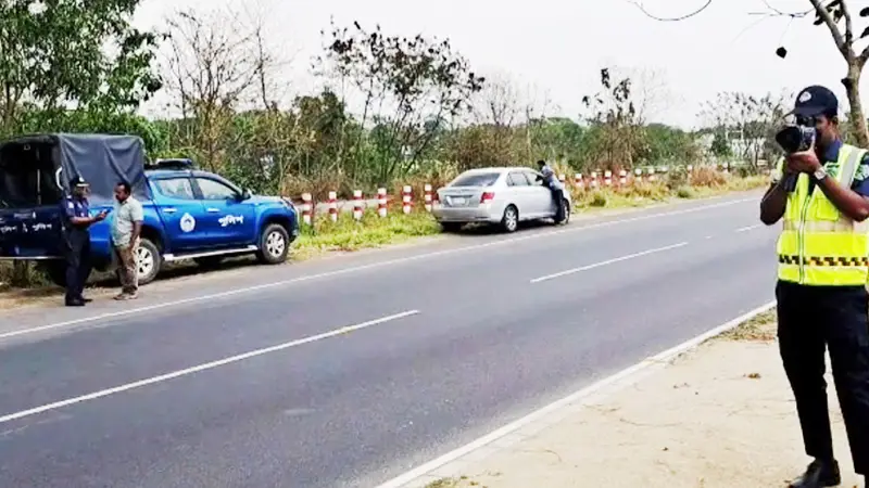 এক্সপ্রেসওয়েতে গতিসীমা লঙ্ঘন করায় ৮৪ মামলা এক্সপ্রেসওয়েতে গতিসীমা লঙ্ঘন করায় ৮৪ মামলা