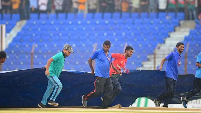 মাঠে গড়াল খেলা মাঠে গড়াল খেলা