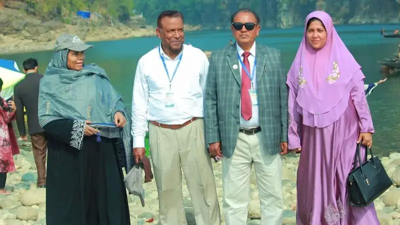 কলেজ বন্ধ দিয়ে শিক্ষার্থী ছাড়া শিক্ষকদের শিক্ষা সফর কলেজ বন্ধ দিয়ে শিক্ষার্থী ছাড়া শিক্ষকদের শিক্ষা সফর