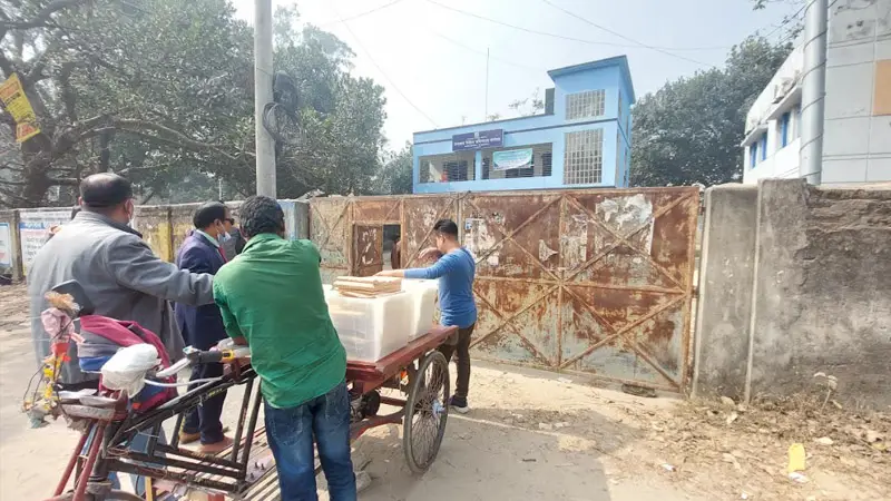 প্রস্তুতি সম্পন্ন, রাত পেরোলেই ঠাকুরগাঁওয়ে উপনির্বাচন প্রস্তুতি সম্পন্ন, রাত পেরোলেই ঠাকুরগাঁওয়ে উপনির্বাচন