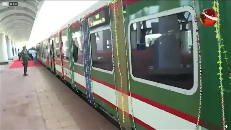 জনসাধারণের জন্য খুলল ঢাকা-কক্সবাজার রুটের ট্রেন জনসাধারণের জন্য খুলল ঢাকা-কক্সবাজার রুটের ট্রেন