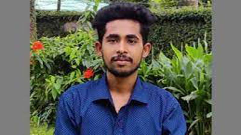 হলের ছাদ থেকে নিচে পড়ে ঢাবি শিক্ষার্থীর মৃত্যু হলের ছাদ থেকে নিচে পড়ে ঢাবি শিক্ষার্থীর মৃত্যু
