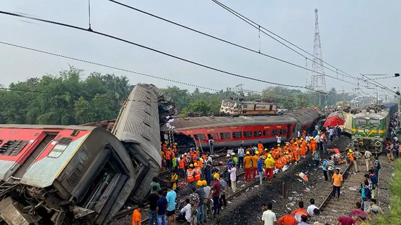 ভারতে ট্রেন দুর্ঘটনায় নিহতের সংখ্যা বেড়ে ২৮৮ 