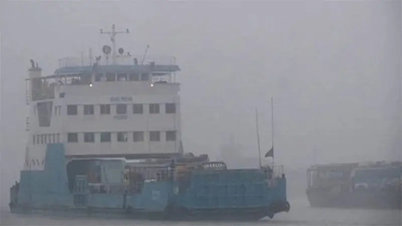 সাড়ে ৫ ঘণ্টা পর দৌলতদিয়া-পাটুরিয়ায় ফেরি চলাচল শুরু সাড়ে ৫ ঘণ্টা পর দৌলতদিয়া-পাটুরিয়ায় ফেরি চলাচল শুরু