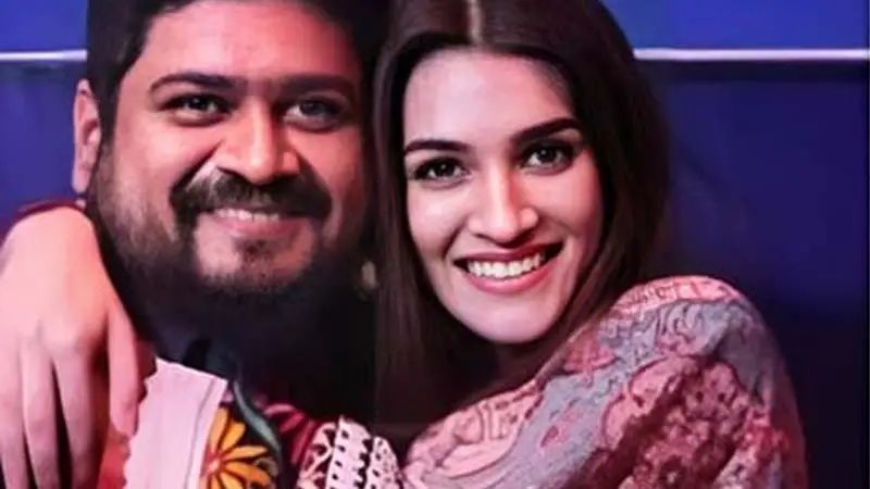 ‘আদিপুরুষ’ নিয়ে আবারও বির্তক,মন্দিরে নায়িকা চুম্বন পরিচালকের ‘আদিপুরুষ’ নিয়ে আবারও বির্তক,মন্দিরে নায়িকা চুম্বন পরিচালকের
