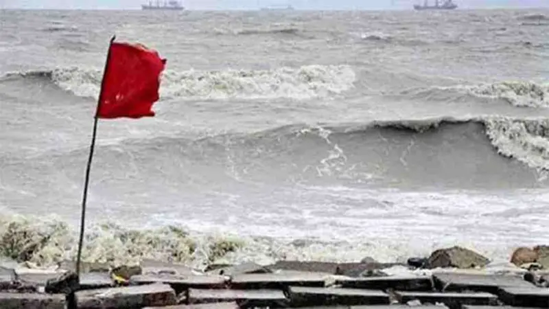 ৪ সমুদ্রবন্দরে ৩ নং সতর্ক সংকেত, বৃষ্টির পূর্বাভাস ৪ সমুদ্রবন্দরে ৩ নং সতর্ক সংকেত, বৃষ্টির পূর্বাভাস