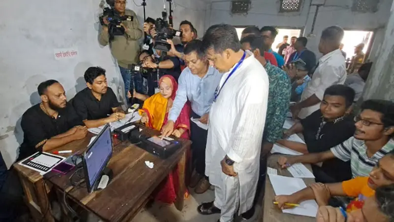 নৌকার কর্মীরা ভোটারদের ফিরিয়ে দিচ্ছে: তাপস নৌকার কর্মীরা ভোটারদের ফিরিয়ে দিচ্ছে: তাপস