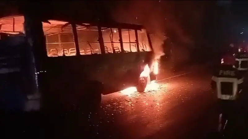 মুন্সিগঞ্জে বাসে আগুন, আহত যাত্রী মুন্সিগঞ্জে বাসে আগুন, আহত যাত্রী