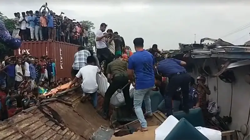 ভৈরবে ট্রেন দুর্ঘটনা : বেড়েই চলছে নিহতের সংখ্যা ভৈরবে ট্রেন দুর্ঘটনা : বেড়েই চলছে নিহতের সংখ্যা