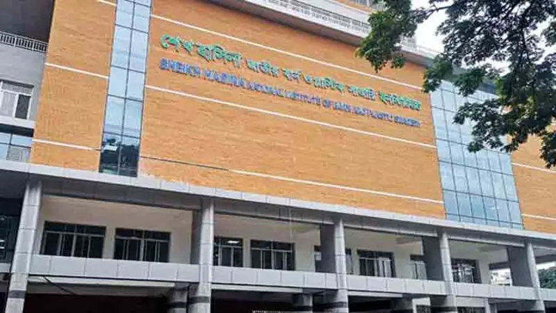 তেলবাহী জাহাজের ট্যাংকারে বিস্ফোরণ, দগ্ধ ৬ তেলবাহী জাহাজের ট্যাংকারে বিস্ফোরণ, দগ্ধ ৬