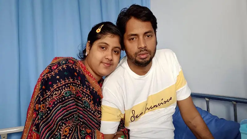 স্বামীকে কিডনি দিয়ে স্ত্রী বললেন- ‘বাঁচলেও একসঙ্গে, মরলেও একসঙ্গে স্বামীকে কিডনি দিয়ে স্ত্রী বললেন- ‘বাঁচলেও একসঙ্গে, মরলেও একসঙ্গে