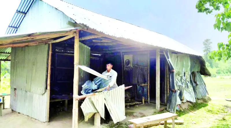 বন্যহাতির তান্ডবে ঘরবাড়ির ব্যাপক ক্ষতি বন্যহাতির তান্ডবে ঘরবাড়ির ব্যাপক ক্ষতি