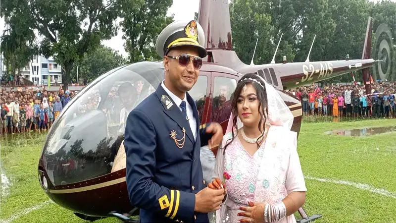 বাবা-মায়ের স্বপ্নপূরণে হেলিকপ্টারে চড়ে বিয়ে বাবা-মায়ের স্বপ্নপূরণে হেলিকপ্টারে চড়ে বিয়ে
