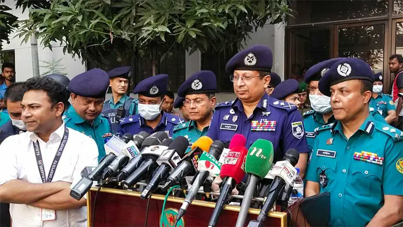 পুলিশের ওপর হামলা ও অগ্নিসংযোগে জড়িতদেরই গ্রেপ্তার করা হচ্ছে পুলিশের ওপর হামলা ও অগ্নিসংযোগে জড়িতদেরই গ্রেপ্তার করা হচ্ছে