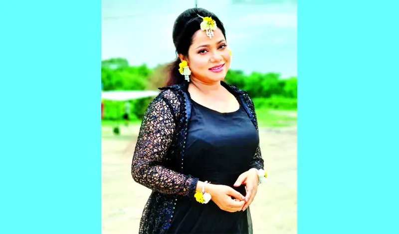 ডলি সায়ন্তনীর কণ্ঠে নতুন তিন গান ডলি সায়ন্তনীর কণ্ঠে নতুন তিন গান