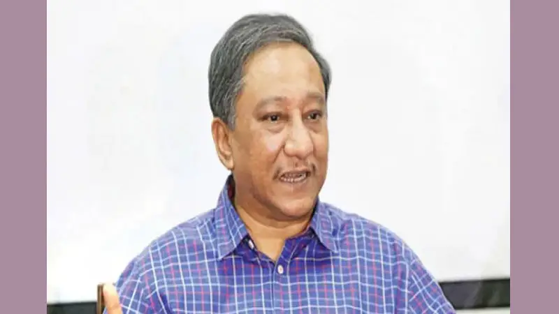 ফুটবলার মহসিনের পাশে পাপন ফুটবলার মহসিনের পাশে পাপন