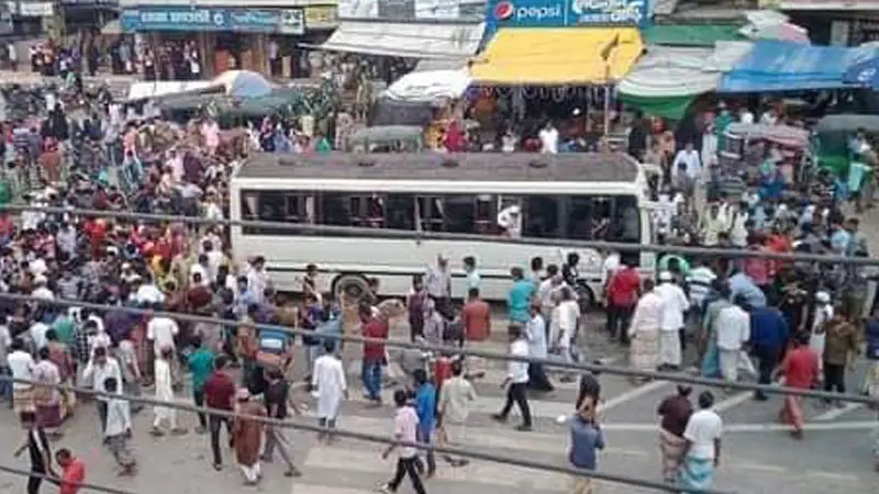 মোটরসাইকেল ও অটোরিকশায় বাসের ধাক্কা, নিহত ২ মোটরসাইকেল ও অটোরিকশায় বাসের ধাক্কা, নিহত ২