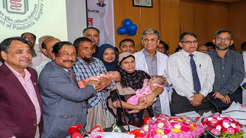 বকর-ওমর আলাদা হয়ে বাড়ি ফিরছে আজ বকর-ওমর আলাদা হয়ে বাড়ি ফিরছে আজ
