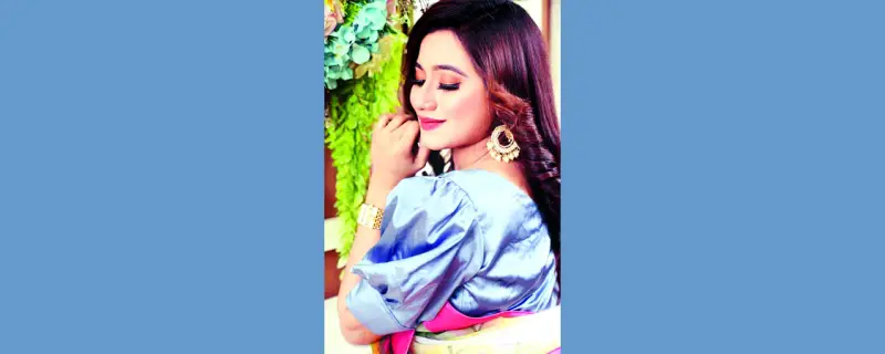 কানের দুলে হৃদয় দোলে