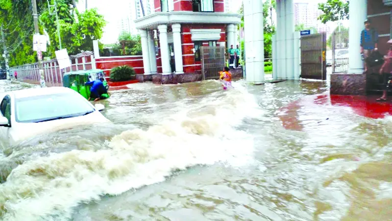 জলাবদ্ধতার দুর্ভোগ জলাবদ্ধতার দুর্ভোগ