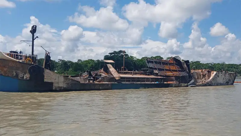 ‘সাগর নন্দিনী-২’তে জ্বালানী থাকার আশঙ্কায় আতঙ্ক কাটেনি উদ্ধাকারীদের ‘সাগর নন্দিনী-২’তে জ্বালানী থাকার আশঙ্কায় আতঙ্ক কাটেনি উদ্ধাকারীদের