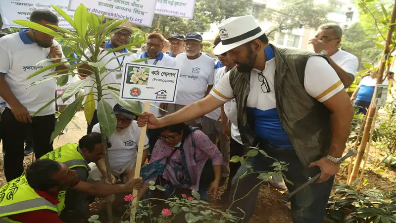 ধানমন্ডি লেকে ৫৫টি দুর্লভ গাছ রোপণ করেছে ধানমন্ডি সোসাইটি ধানমন্ডি লেকে ৫৫টি দুর্লভ গাছ রোপণ করেছে ধানমন্ডি সোসাইটি