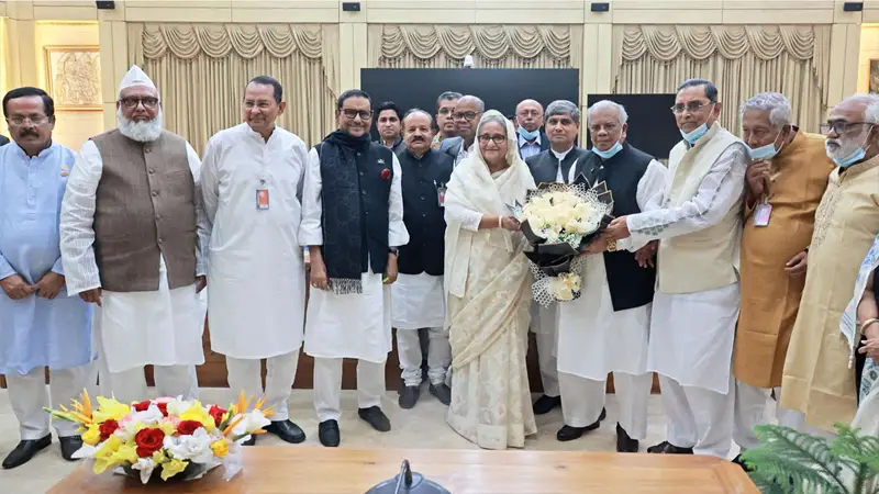 প্রধানমন্ত্রীর সঙ্গে বৈঠকে ১৪ দল নেতারা প্রধানমন্ত্রীর সঙ্গে বৈঠকে ১৪ দল নেতারা