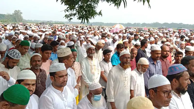 লাখো মানুষের শ্রদ্ধায় বীর মুক্তিযোদ্ধা হারুনুর রশিদ খানের দাফন সম্পন্ন