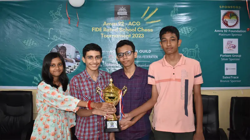 চ্যাম্পিয়ন আইয়ান ও নীড় চ্যাম্পিয়ন আইয়ান ও নীড়