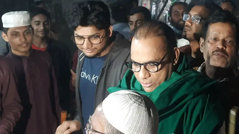 নৌকায় ভোট চাইলেন মিশা সওদাগর নৌকায় ভোট চাইলেন মিশা সওদাগর