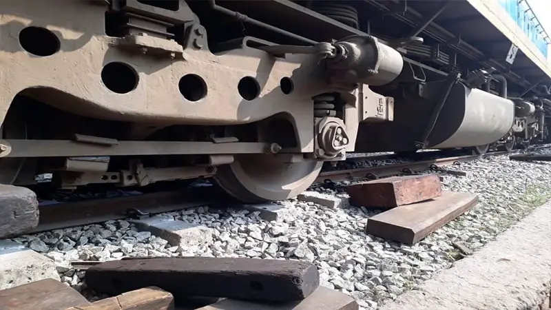 সাগরিকা এক্সপ্রেস ট্রেনের বগি লাইনচ্যুত সাগরিকা এক্সপ্রেস ট্রেনের বগি লাইনচ্যুত