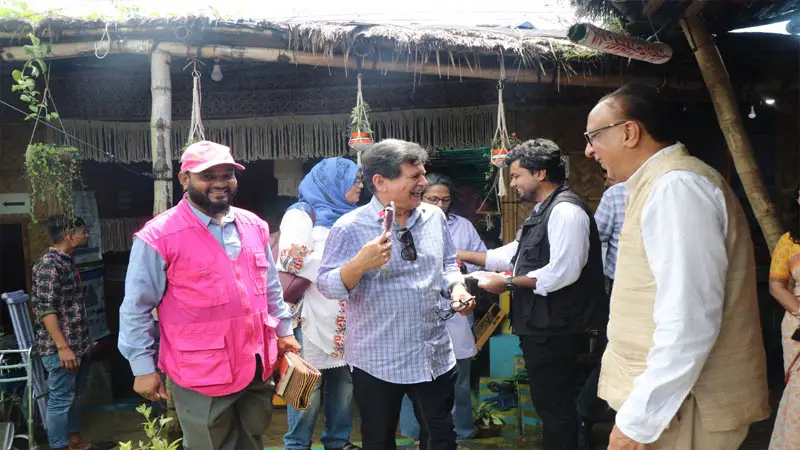 রোহিঙ্গা ক্যাম্পে আগা খান পুরস্কারজয়ী স্থাপনায় দেশি-বিদেশি পরিদর্শক রোহিঙ্গা ক্যাম্পে আগা খান পুরস্কারজয়ী স্থাপনায় দেশি-বিদেশি পরিদর্শক