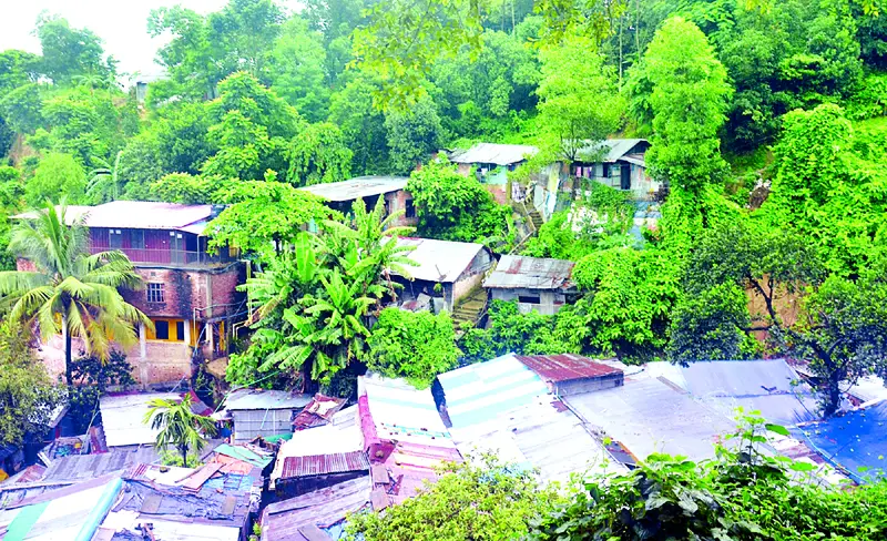চট্টগ্রামে বন্ধ হচ্ছে না পাহাড়ে ঝুঁকিপূর্ণ বসতি স্থাপন চট্টগ্রামে বন্ধ হচ্ছে না পাহাড়ে ঝুঁকিপূর্ণ বসতি স্থাপন