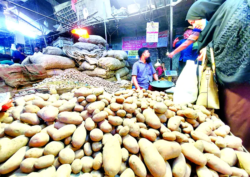 মুন্সীগঞ্জ ও বগুড়ায় ৩৬ টাকা কেজি দরে আলু বিক্রি মুন্সীগঞ্জ ও বগুড়ায় ৩৬ টাকা কেজি দরে আলু বিক্রি