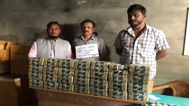 কক্সবাজারে নকল আকিজ বিড়িসহ আটক ১ কক্সবাজারে নকল আকিজ বিড়িসহ আটক ১