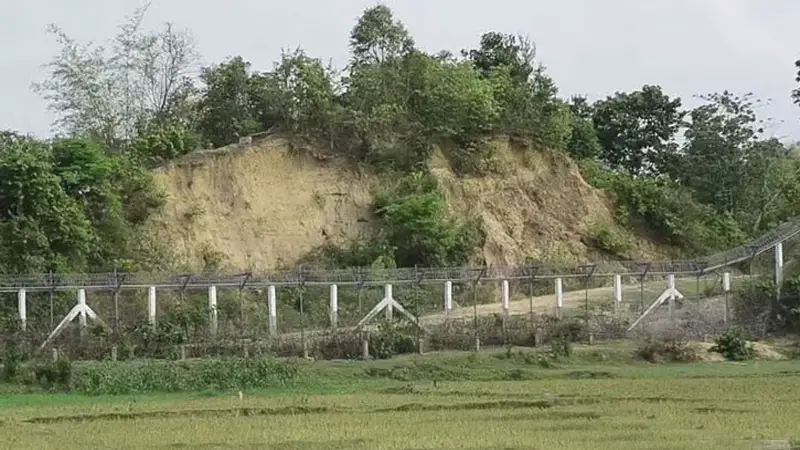 সীমান্তের ওপারে থেমে থেমে গোলাগুলির শব্দ 
