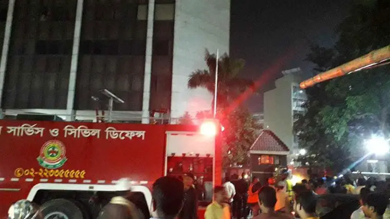 মতিঝিলের সেনাকল্যাণ ভবনে আগুন, নিয়ন্ত্রণে ৪ ইউনিট মতিঝিলের সেনাকল্যাণ ভবনে আগুন, নিয়ন্ত্রণে ৪ ইউনিট