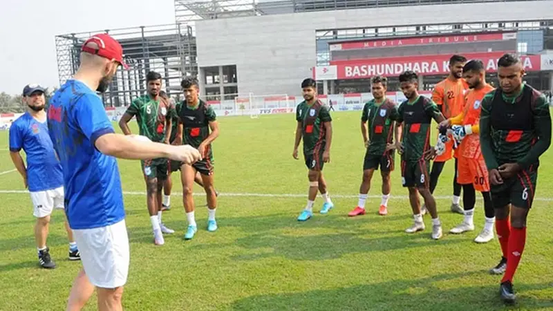 সাফের প্রাথমিক দল থেকে বাদ পড়লেন ৫ ফুটবলার সাফের প্রাথমিক দল থেকে বাদ পড়লেন ৫ ফুটবলার