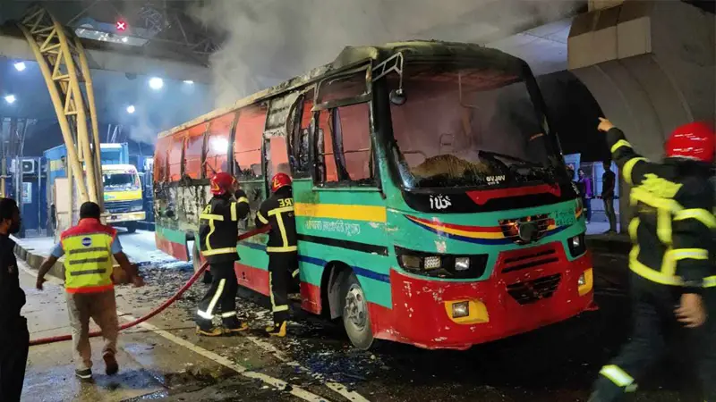 গুলিস্তানে বাসে আগুন