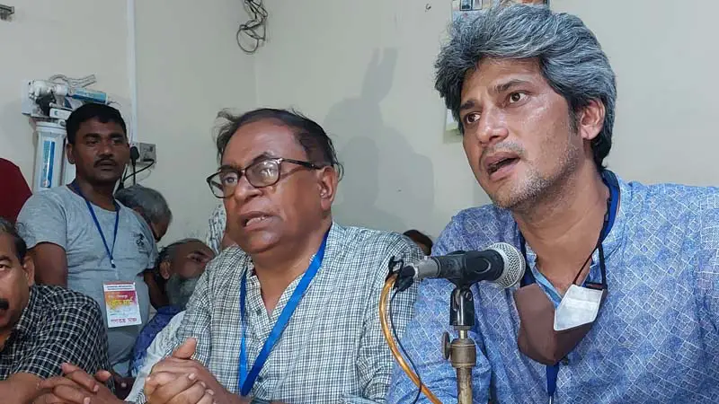 বগুড়ায় গণতন্ত্র মঞ্চের রোড মার্চের গাড়িতে হামলা বগুড়ায় গণতন্ত্র মঞ্চের রোড মার্চের গাড়িতে হামলা